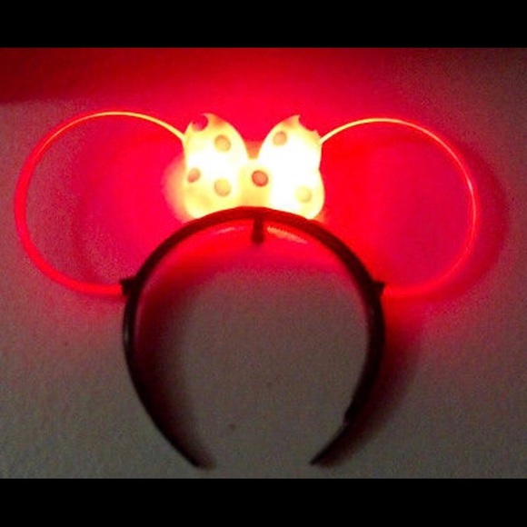 Disney Accessories - NWT Minnie Mouse Disney light up ears in red